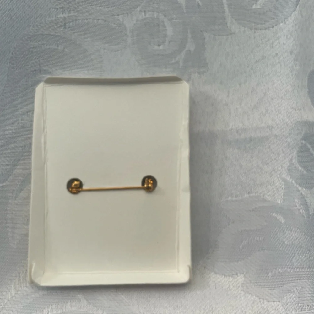 NWOT Avon Brooch White & Gold Tone